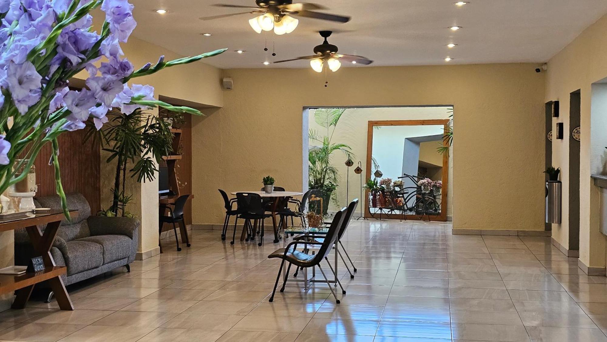 Comfort Inn Cordoba Bagian luar foto