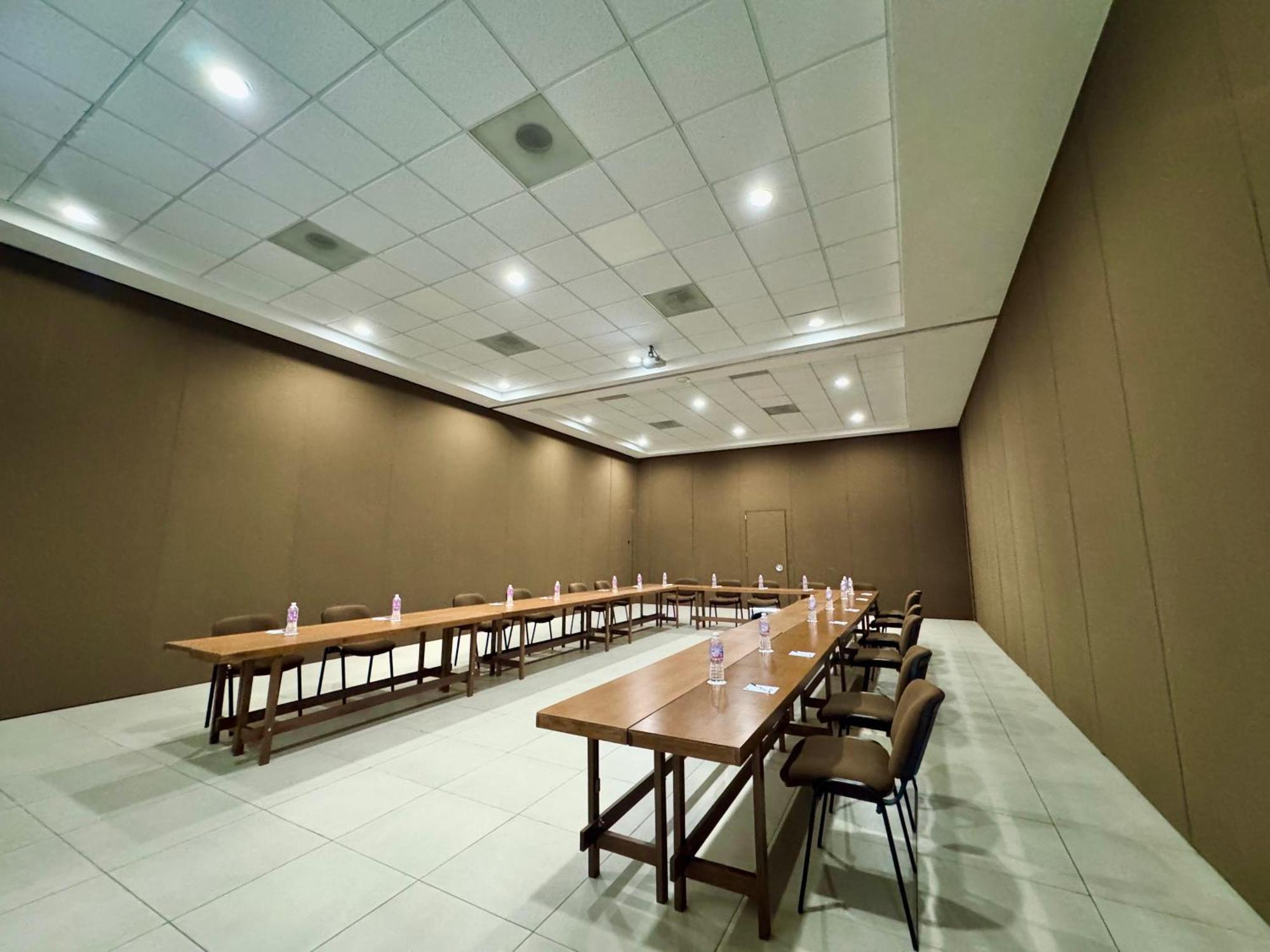Comfort Inn Cordoba Bagian luar foto